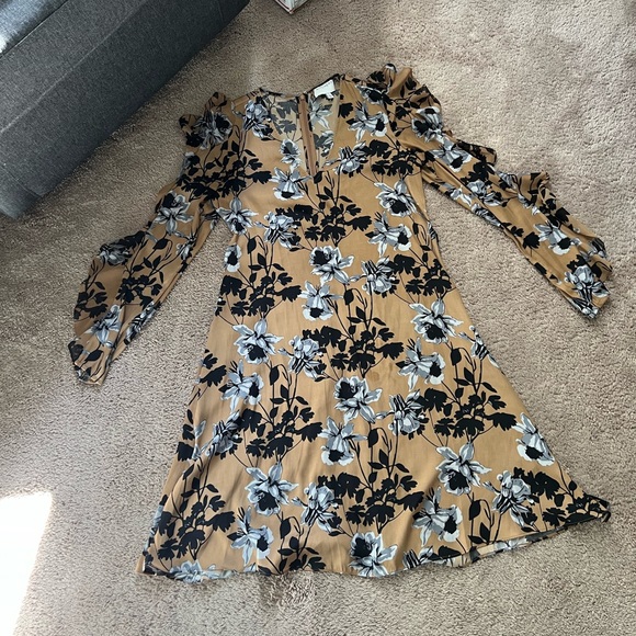 Witchery Floral Dress - Picture 2 of 9